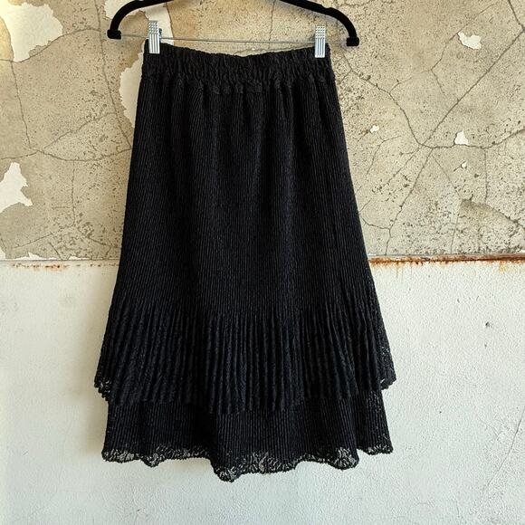 Vtg Midi Skirt Minimalist Luxury Tiered Lace Textured Pleated Knit Dark Romantic - Picture 7 of 8